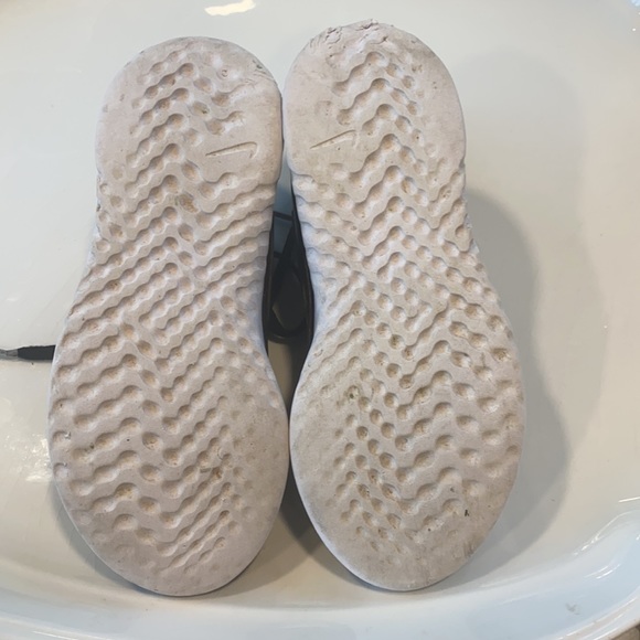 NIKE Legend Young Girls Sz.11-Used Good Condition - Picture 3 of 5